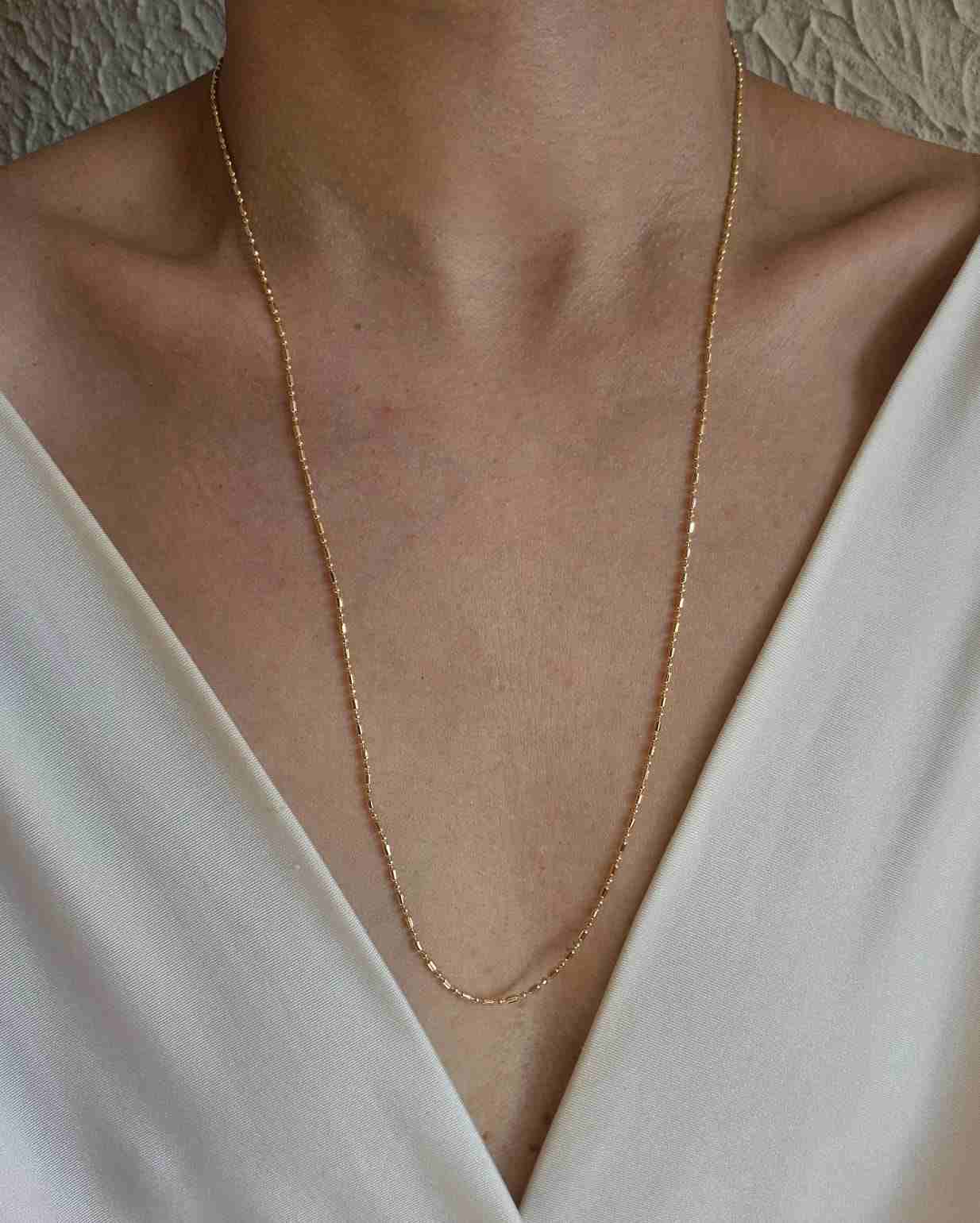 Colar longo corrente palitinhos e bolinhas banhado a ouro 18k