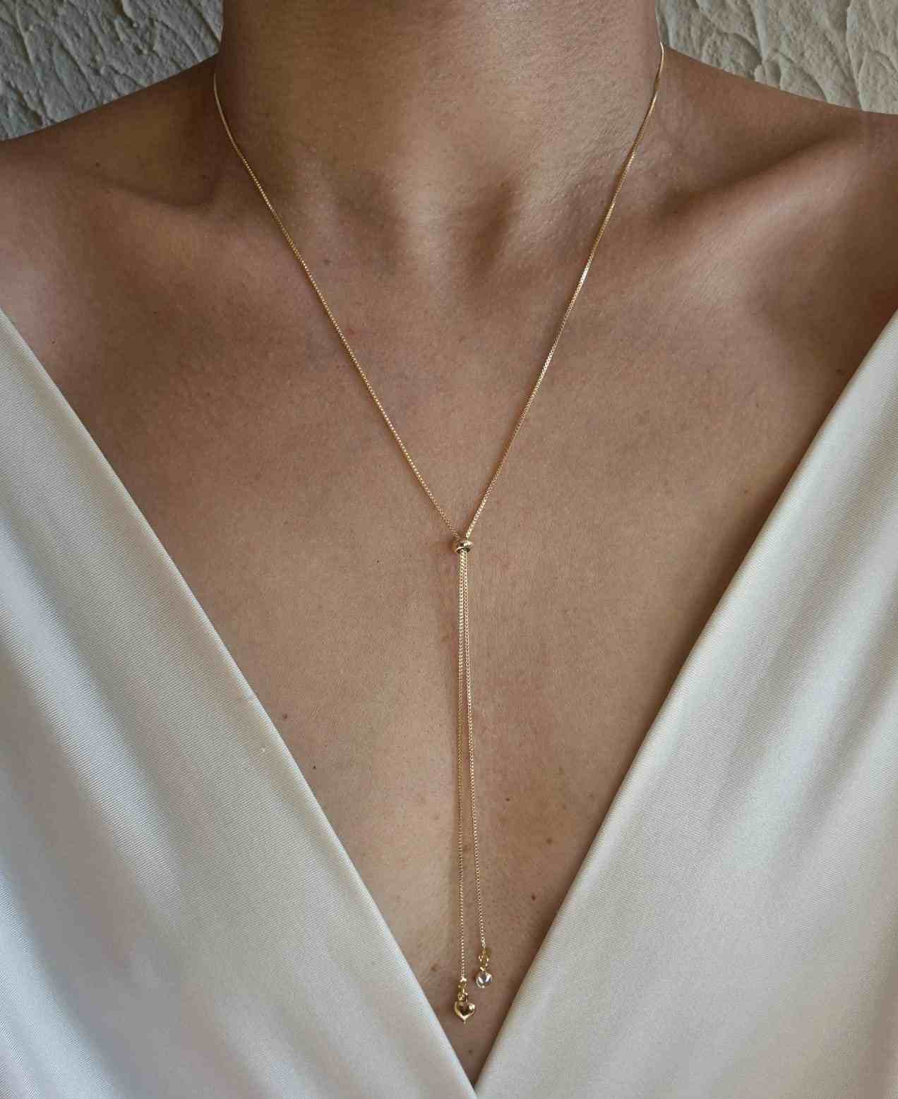 Colar gravatinha coração e ponto de luz banhado a ouro 18k