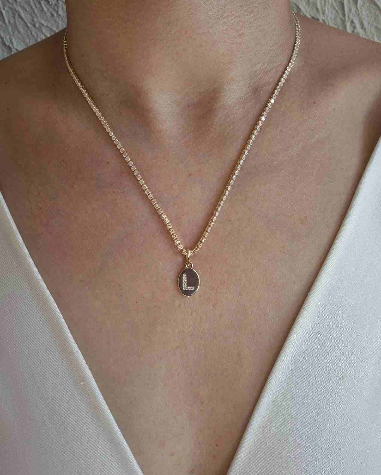 Colar riviera pingentes plaquinha inicial L banhado a ouro 18k