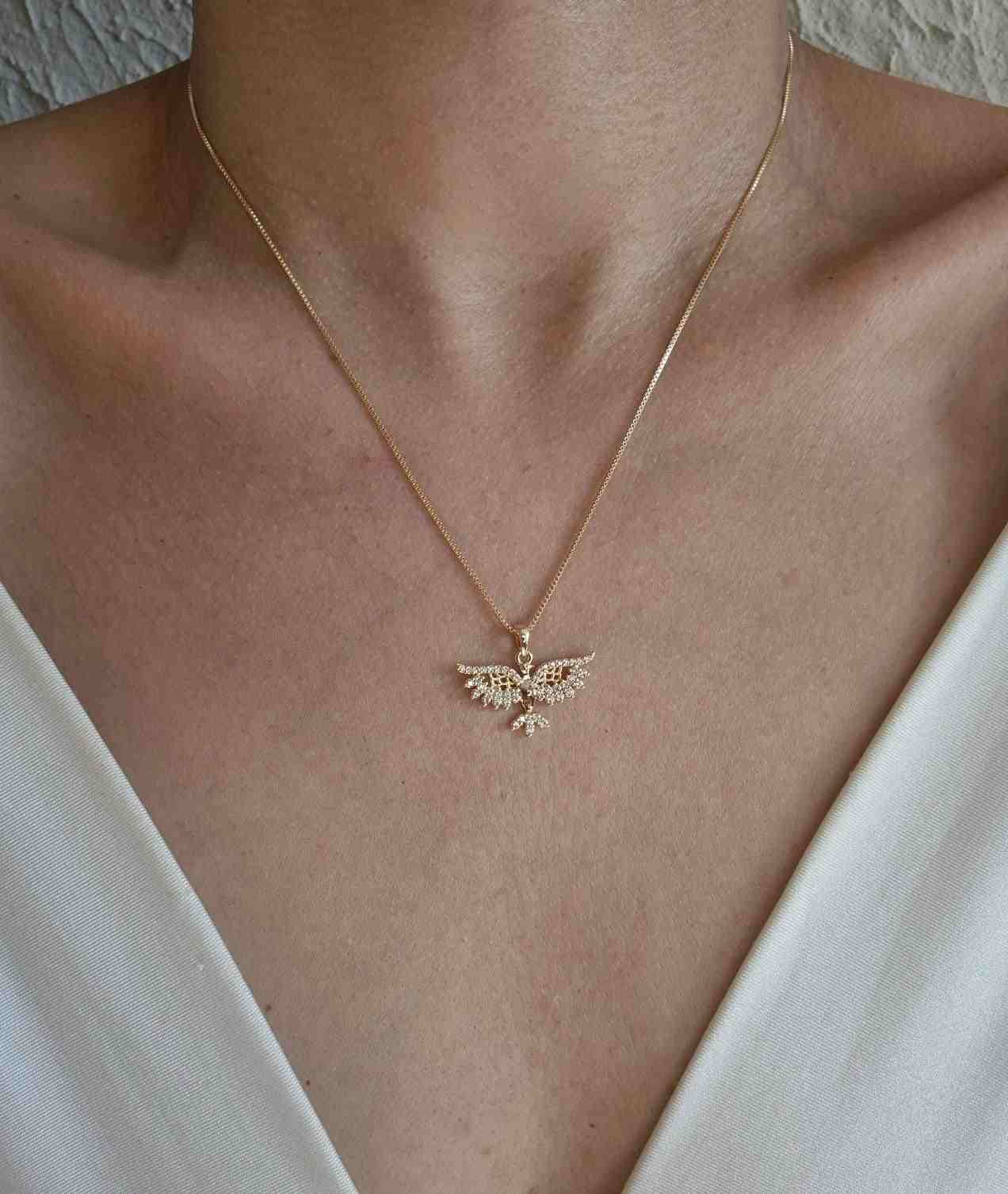 Colar pingente  Divino Espirito Santo cravejado banhado a ouro 18k
