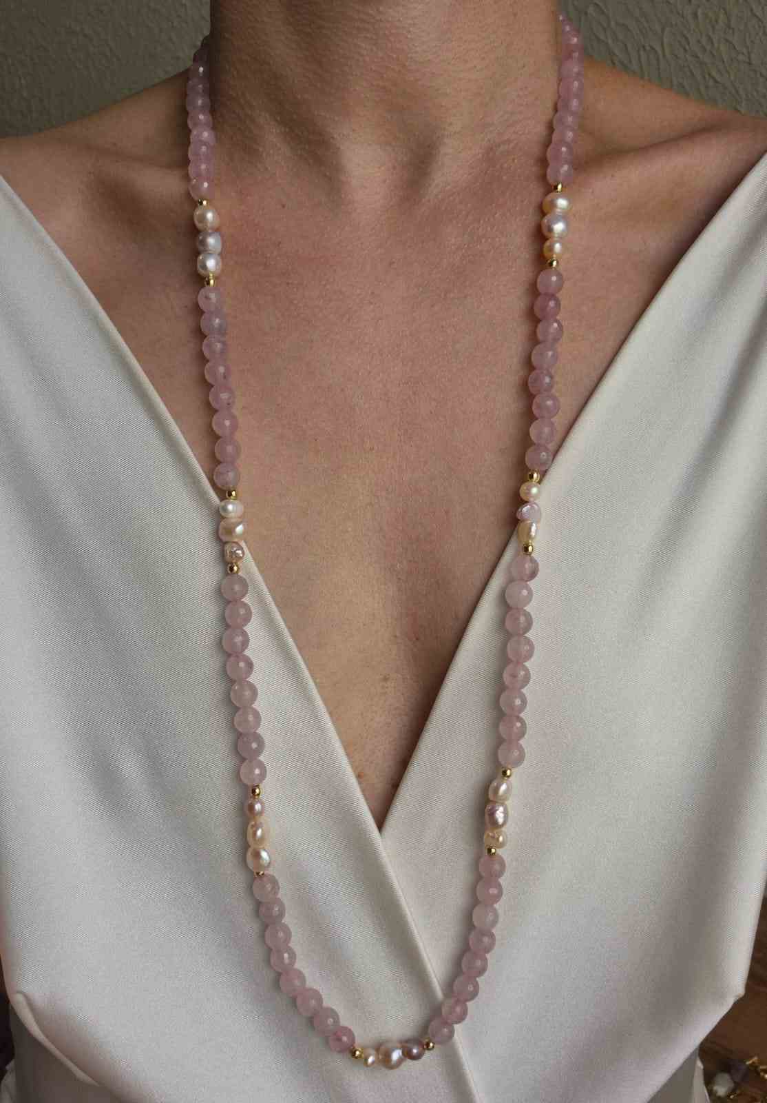 Colar  longo quartzo rosa facetado e pérolas barrocas