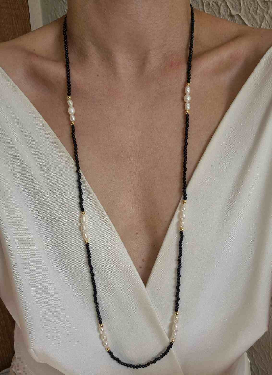 Colar longo ágata preta e pérolas barrocas
