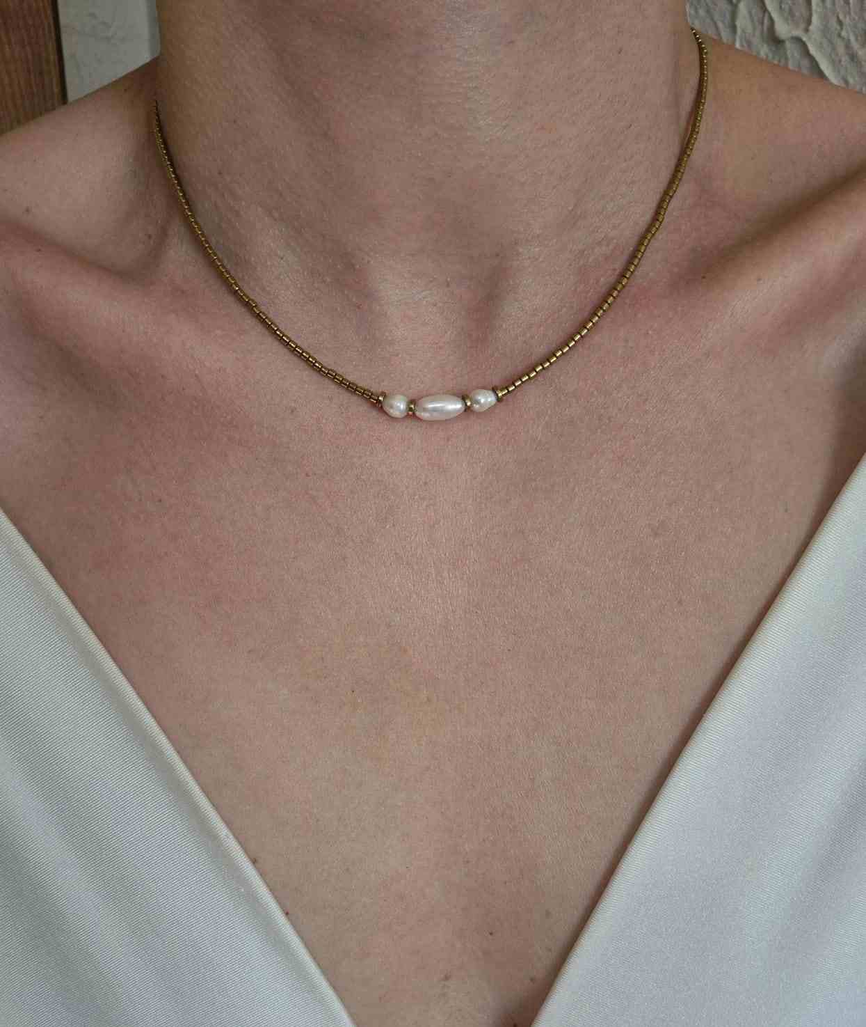 Colar hematita dourada canutilho e pérolas barrocas