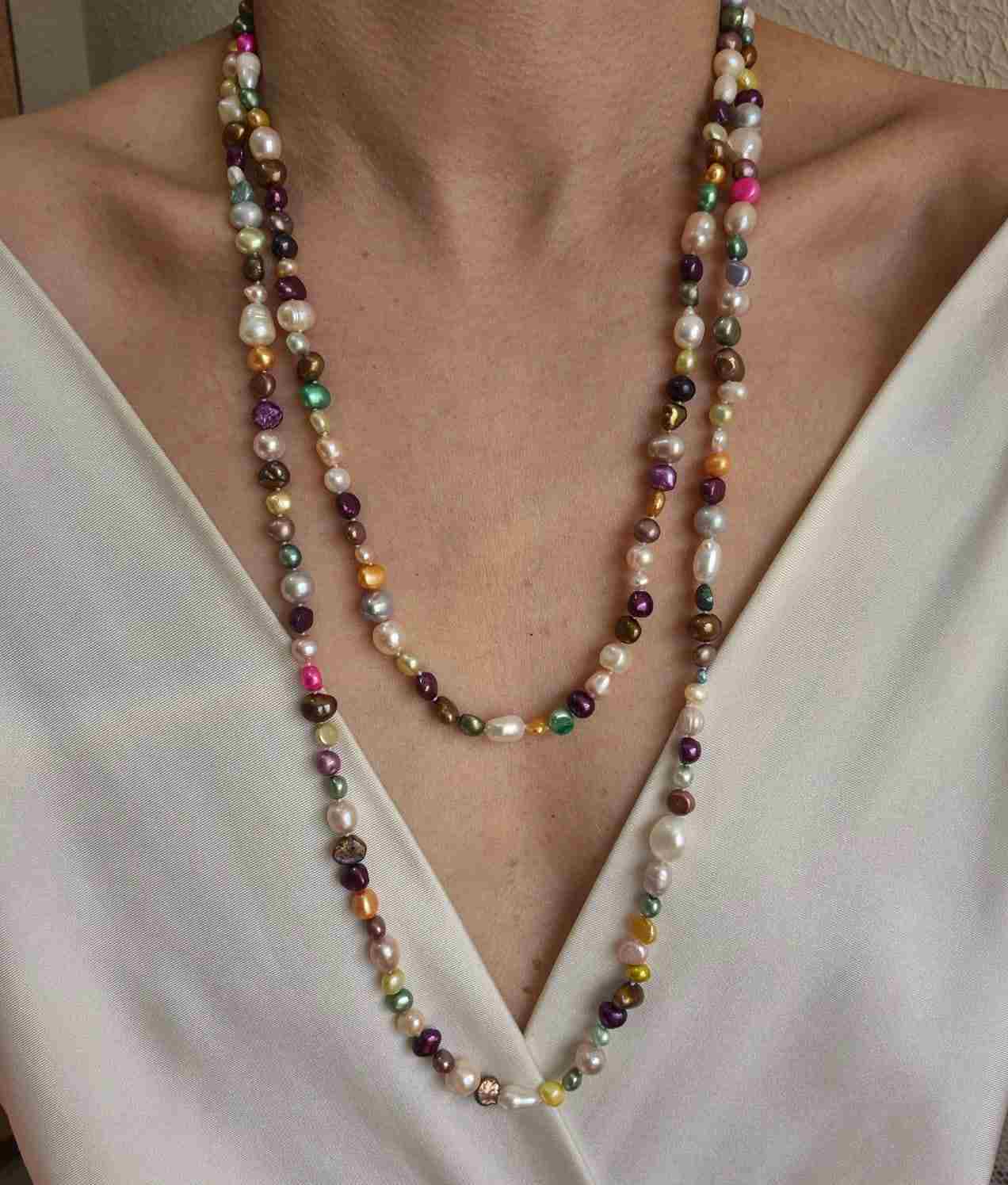 Colar longo pérolas barrocas coloridas
