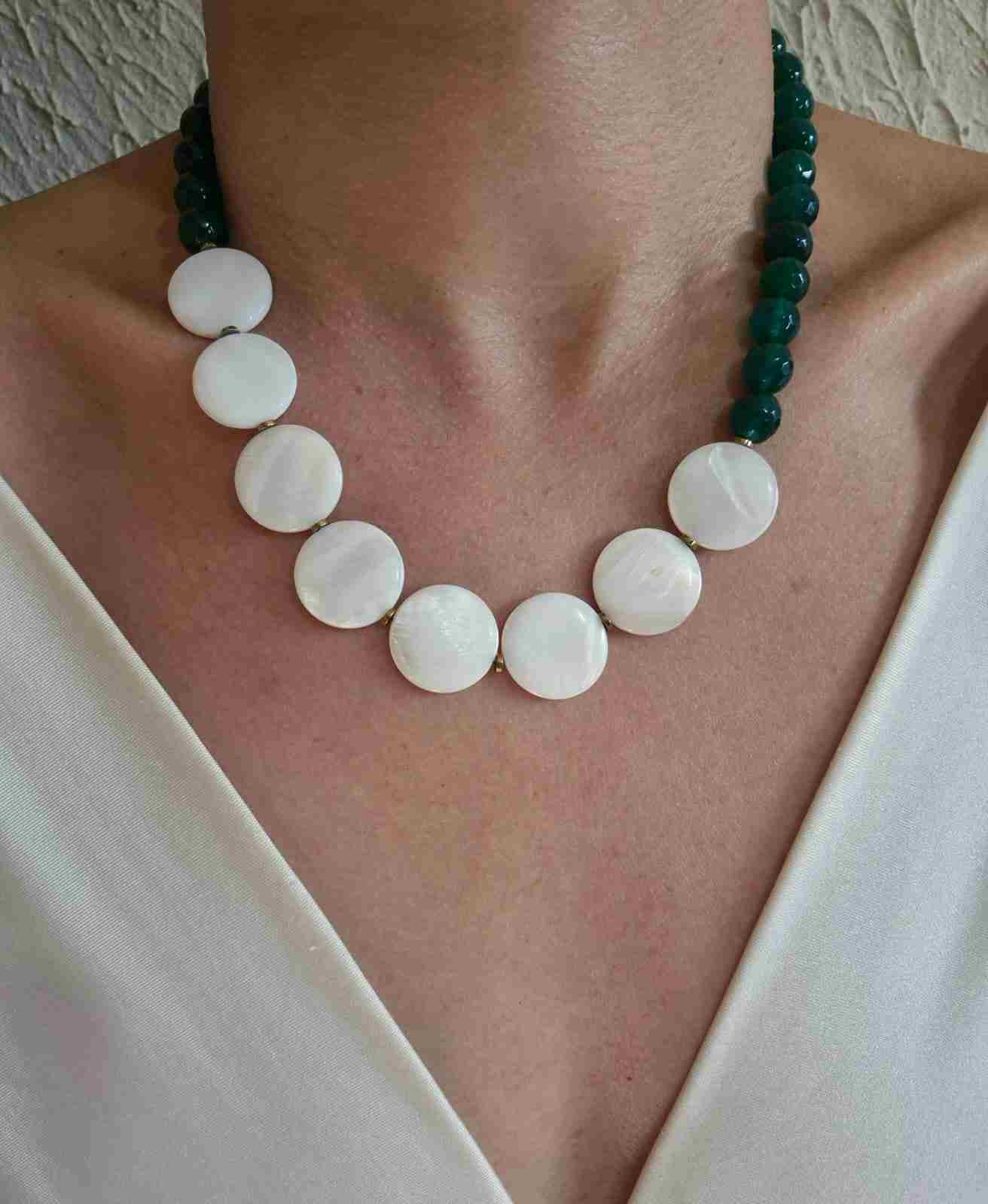 Colar jade verde facetado e madrepérolas redondas