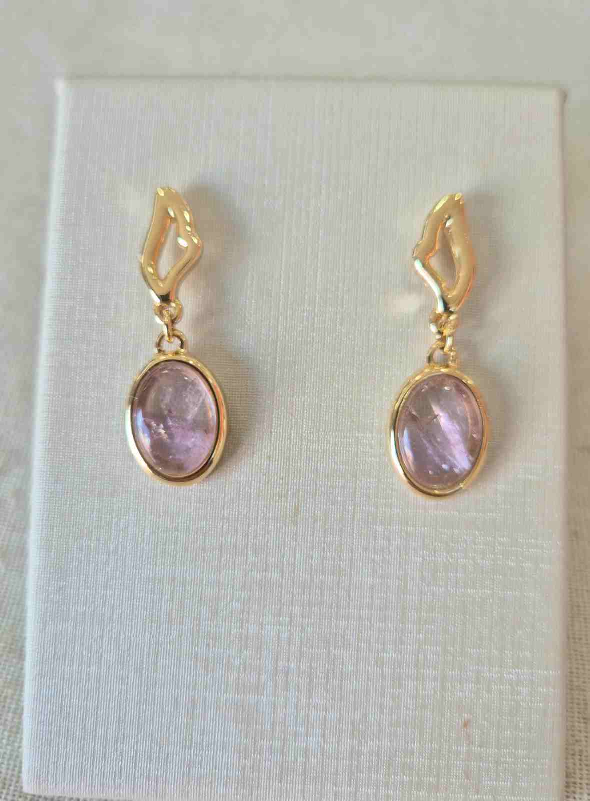Brinco pendente oval ametista banhado a ouro 18k
