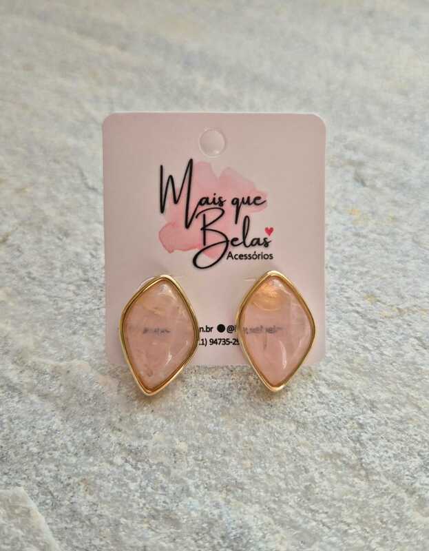 Brinco assimétrico quartzo rosa banhado a ouro 18k