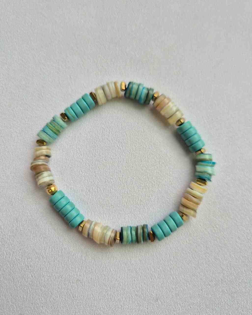 Pulseira mix madrepérolas e howlita turquesa
