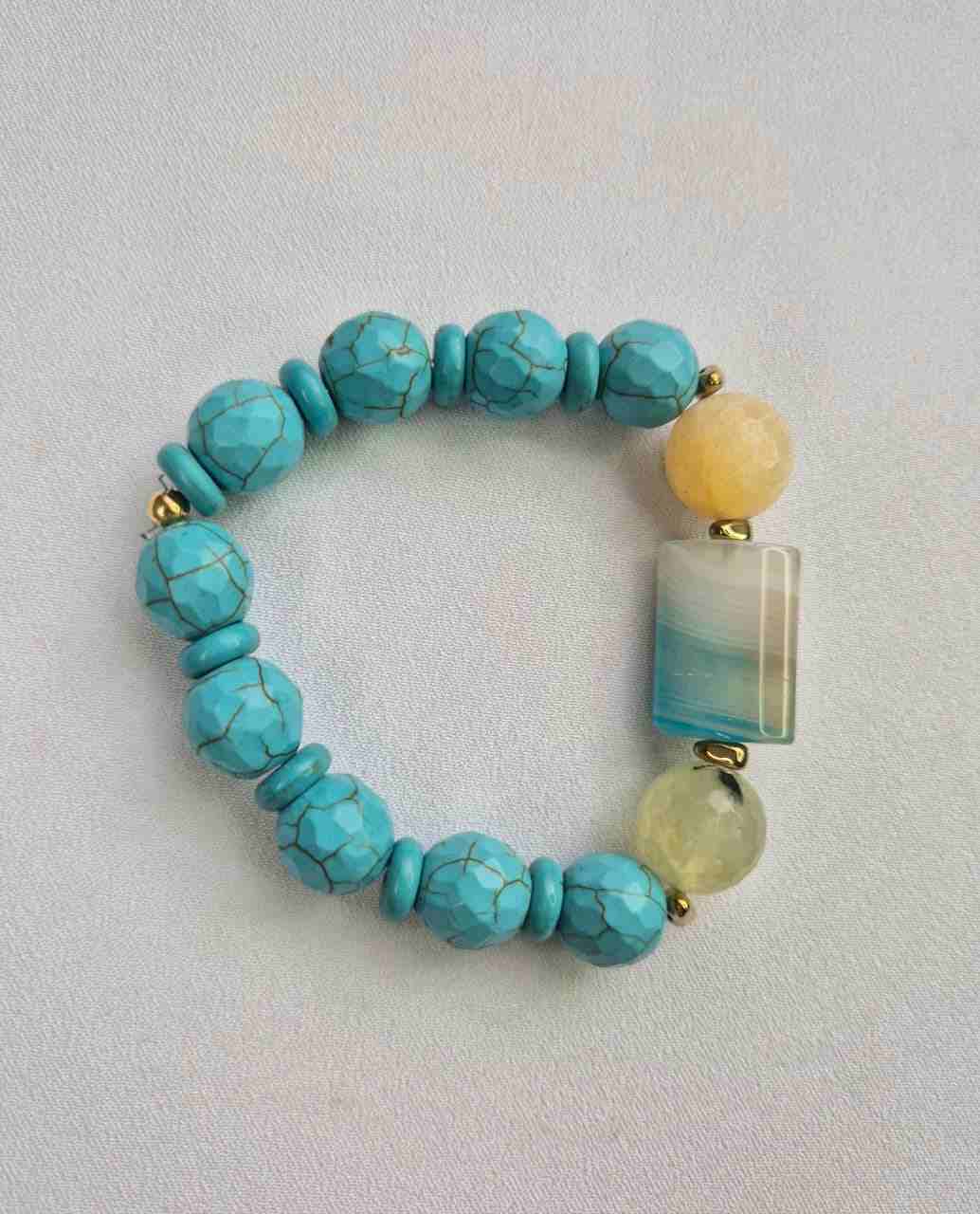 Pulseira  howlita turquesa e mix pedras