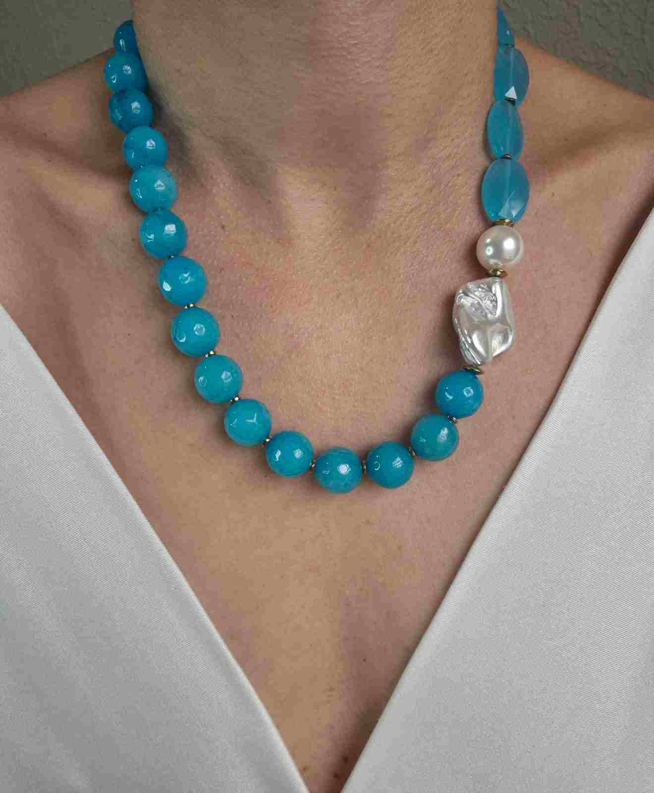 Colar mix jade azul e pérolas shell