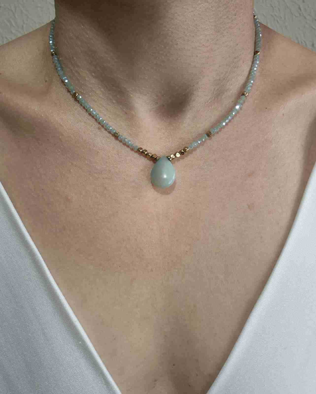 Chocker cristais verde menta e gota jade